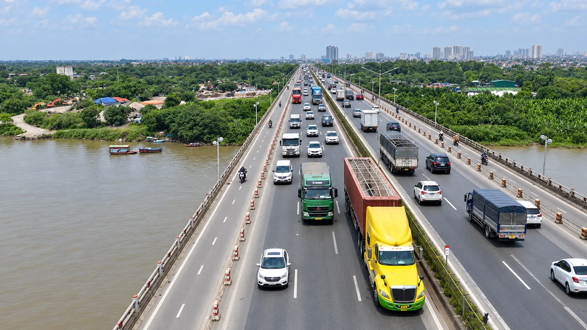 Xe tải đi đường vòng khi cầu Thăng Long phân luồng thi công trạm cân tải trọng